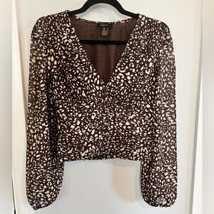 BROWN LONG SLEEVE ANIMAL PRINT TOP SIZE MEDIUM